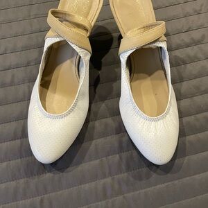 Donald J. Pliner White and Tan Flats